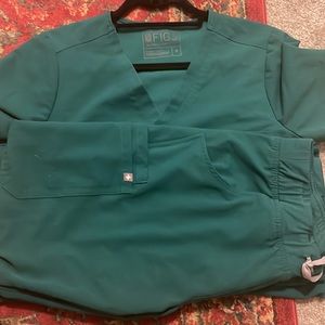 FIGS Hunter Green SZ M // Catarina Scrub top + Kade Cargo Pant